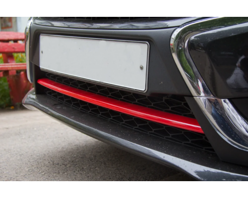 Накладка на передний бампер (АБС в цвет автомобиля) Yuago АртФорм для Lada Vesta SW/ Vesta седан